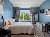 B&B